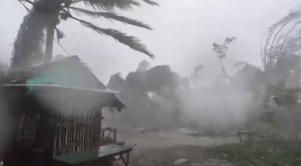 (ВИДЕО) Тајфунот Калмаеги уби најмалку пет лица во Виетнам, речиси 200 на Филипините