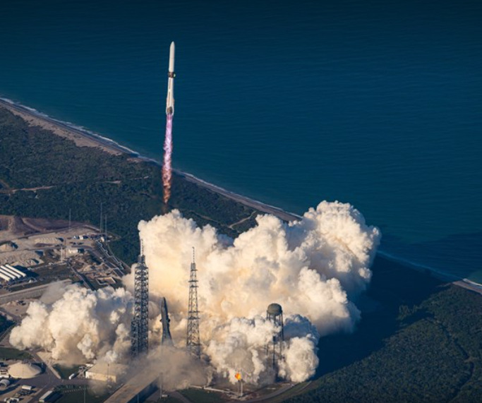 (Видео) Историско лансирање на „Блу Ориџин“: ракетата „Њу Глен“ полета кон Марс