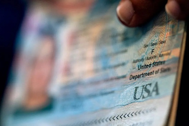 Врховниот суд на САД ја одобри политиката на Трамп за означување на полот во пасошите