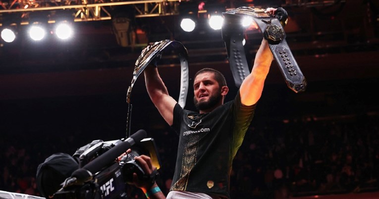 Махачев едногласно ја освои титулата во велтер категорија