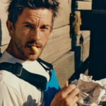 (Фото) Жените лудуваат по него: Магазинот „Пипл“ го избра Џонатан Бејли за најсекси маж во светот за 2025 година