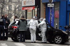 Хорор во Велика Британија: Девет лица избодени во воз, здобиени со животозагрозувачки повреди