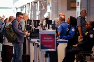 ВИДЕО: Блокадата на федералната влада на САД е најдолга во историјата, можно затворање на дел од возхушниот простор