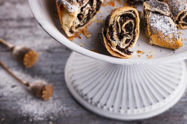 РЕЦЕПТ НА ДЕНОТ: Штрудла со ванила крем и мак