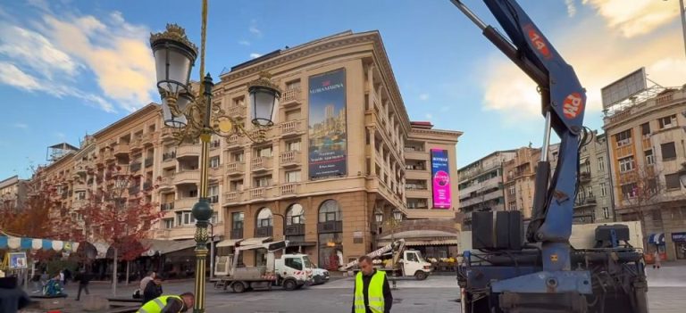 Ѓорѓиевски си стои на зборот – се чисти кејот на Вардар, се поставуваат украсни канделабри на плоштадот „Македонија“