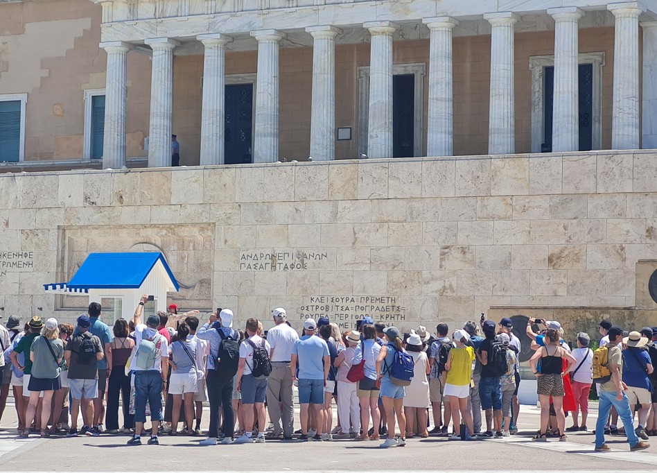 ЗА ПРВПАТ НАЦИОНАЛНИОТ ДОЛГ НА ГРЦИЈА ПРОЕКТИРАН ДА ИЗНЕСУВА ПОД 140 ОТСТО ОД БДП!