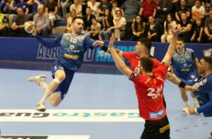 Вардар и Алкалоид во дербито на 11. коло: Надмудрување на Чупиќ и Лазаров!