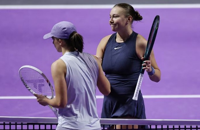 ВТА Финале: Анисимова се пласираше во полуфиналето преку Швјонтек