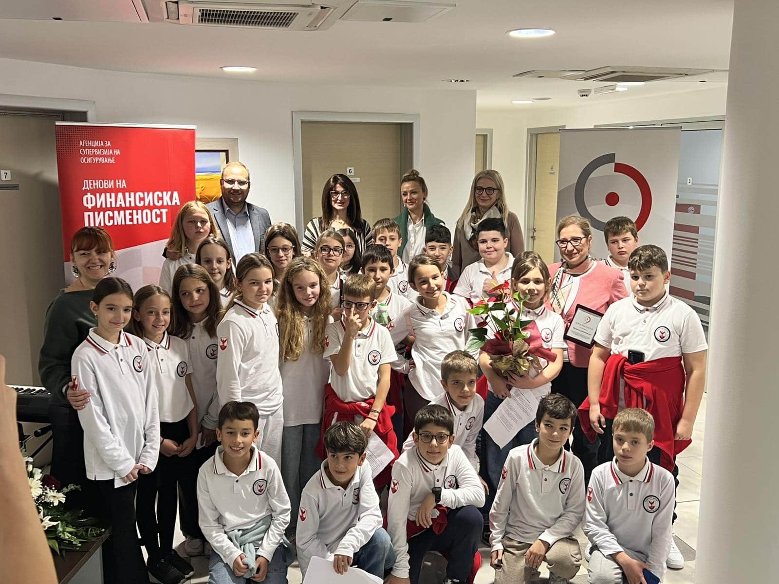 Учениците од ОУ „Киро Глигоров“ во посета на АСО: За осигурувањето и финансиите се учи од мали нозе