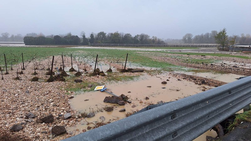 Силното невреме во Словенија донесе поплави, одрони, оштетени патишта…