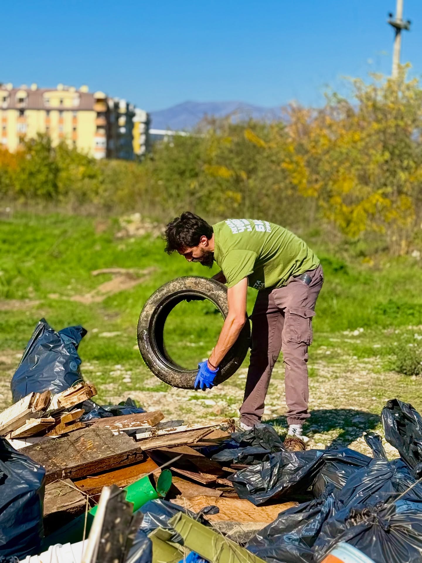 [Фото + видео] За почиста Македонија и волонтери направија чистка на Расадник