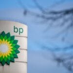 „BP“ го зголемува производството на нафта и гас и изненадува со профитот