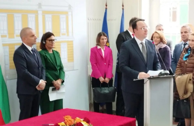 Николоски и Караџов го потпишаа договорот за тунелот со Бугарија