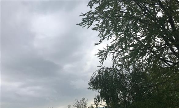 Променливо облачно со повремен дожд