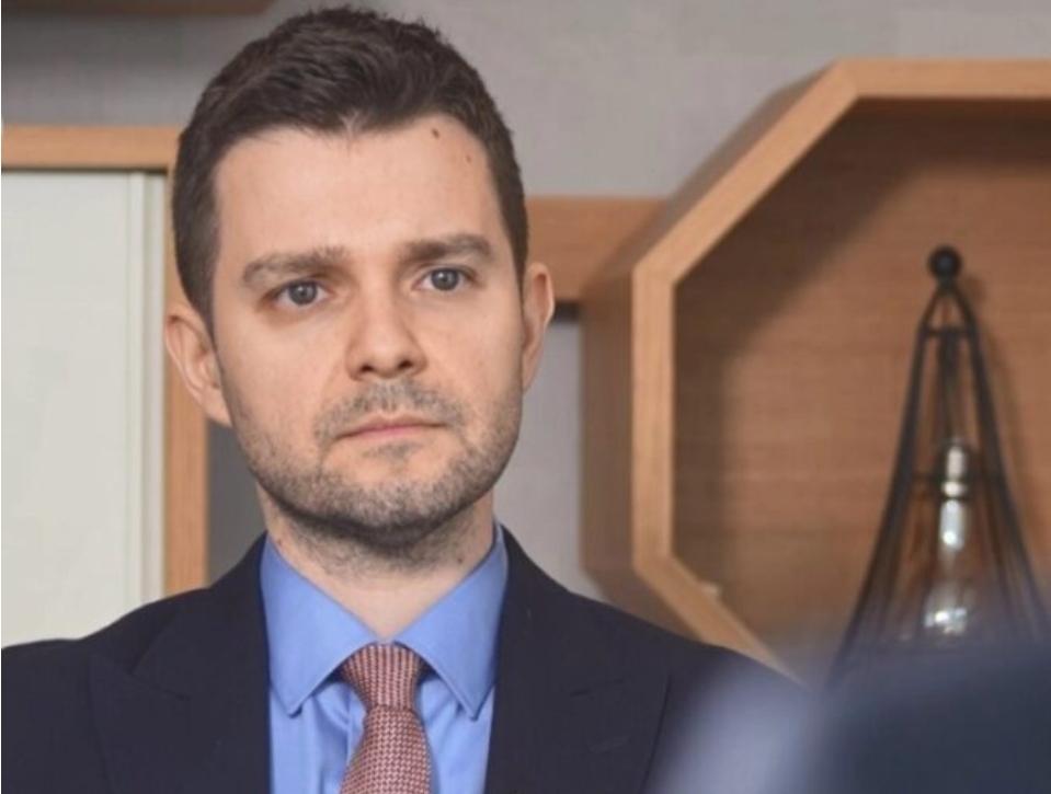 Не сме пуштиле ниту учебник ниту документ на амин во Софија – му одговори Муцунски на пратеникот Исмаил