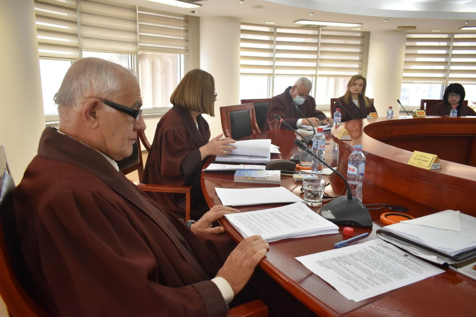 Уставниот суд ги осудува нападите и манипулациите за линеарното покачување на пензиите