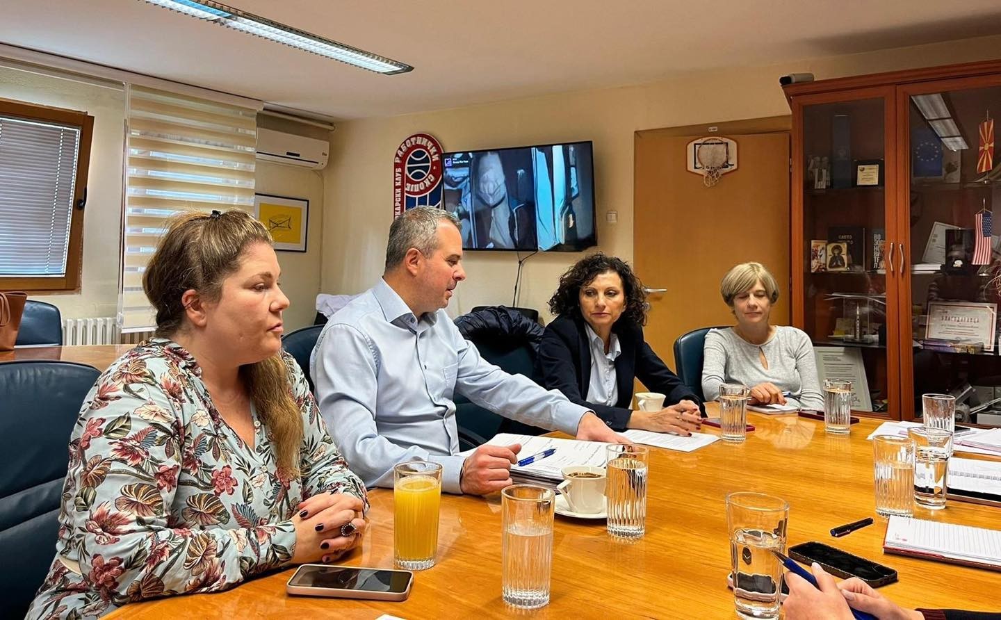 СЛОЖНИ БРАЌА, КУЌА ГРАДАТ: Во кабинет кај Герасимовски противкандидатите Ивановска и Среброва, само Лабудовиќ не се појавил