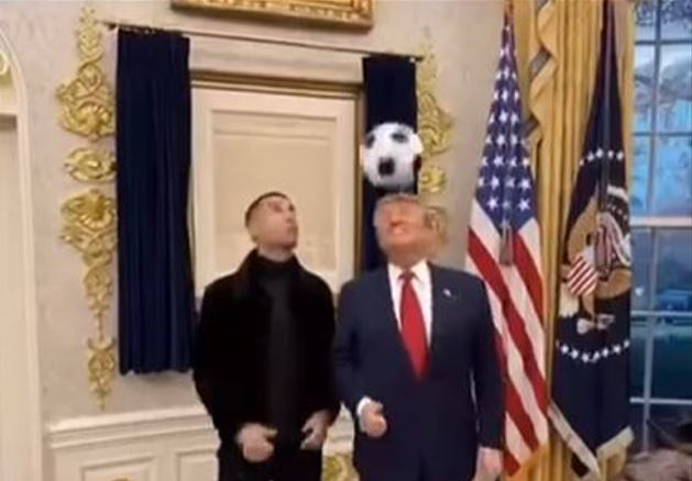 Фудбалче во кабинет а?