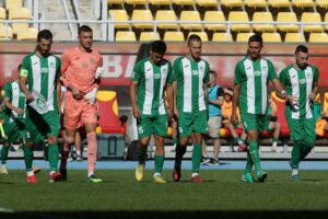 Потопениот терен го одложи мечот