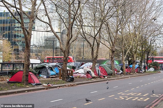 Се вратив во Лондон по една година во природа и го гледам распадот на општеството уште од 7 часот наутро