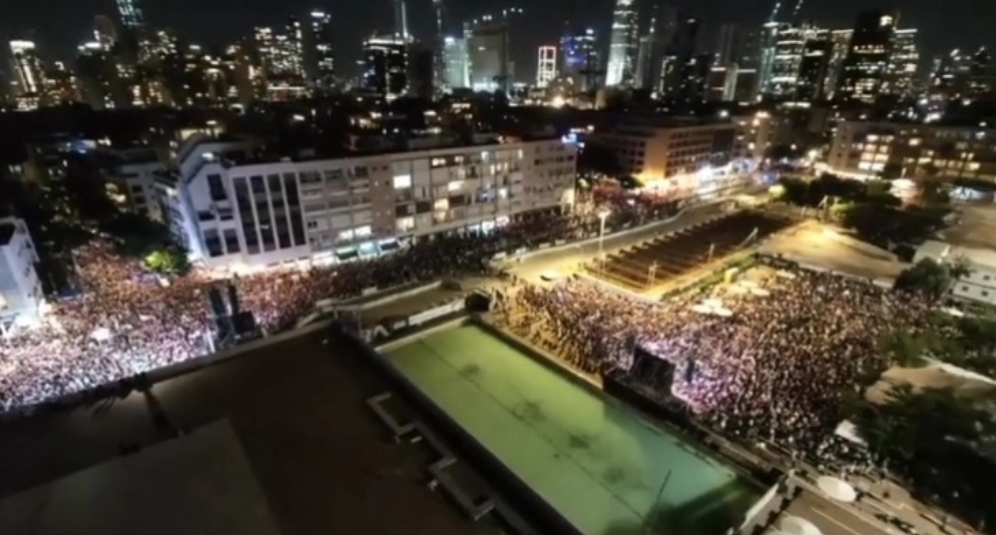 Околу 150.000 лица во Тел Авив му оддадоа почит на убиениот поранешен израелски премиер Јицак Рабин