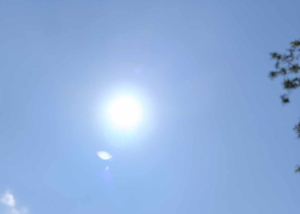 Времето ќе биде сончево со мала до умерена локална облачност