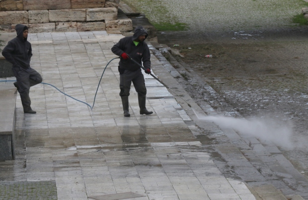 И ова е Скопје…конечно, чистење на градот