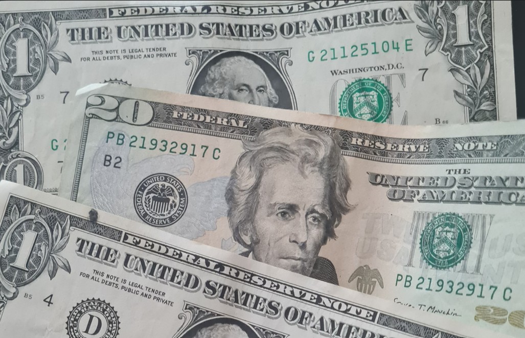 ТРАМП ЌЕ ГО ПОДЕЛИ ПРИХОДОТ ОД ЦАРИНИТЕ: Речиси сите граѓани ќе добијат 2.000 долари