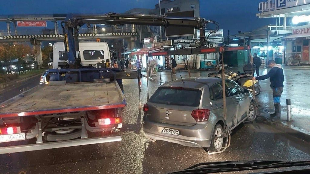 Пајак службата отиде во Чаир и Бит пазар да крева непрописно паркирани автомобили (ФОТО)