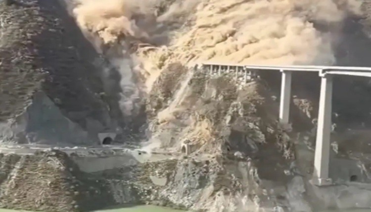 (ВИДЕО) Се урна мост во Кина кој е пуштен пред само неколку месеци