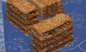 (РЕЦЕПТ) НАПРАВЕТЕ РЕФОРМ ОБЛАНДИ И УЖИВАЈТЕ ВО СОВРШЕНАТА КОМБИНАЦИЈА НА ВКУСОВИ: Тие се полни со чоколаден фил и се топат во устата