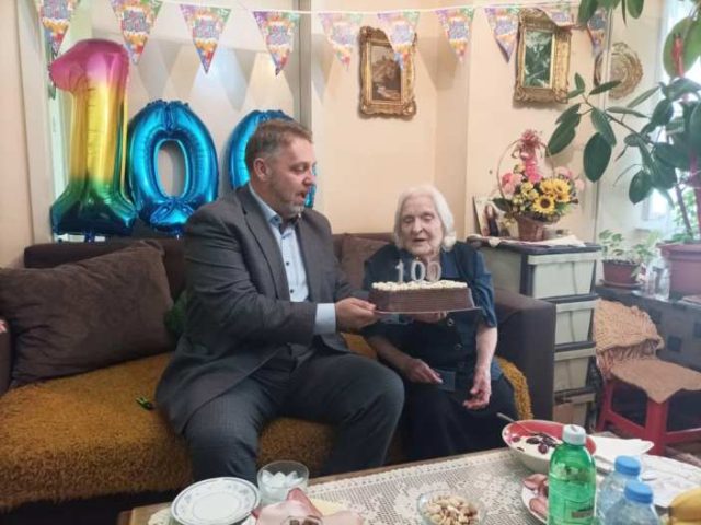 Најстариот жител на скопски Карпош прослави роденден
