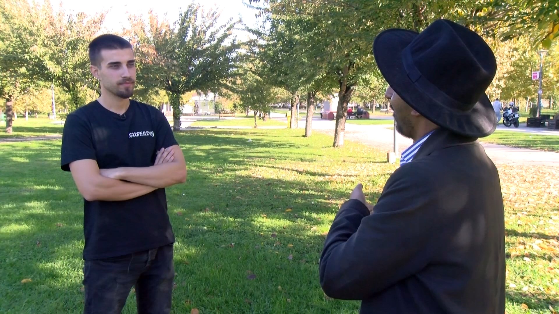 Од руинираните и запуштени делови прави зелени оази во Скопје – Градинарот Андреј со мисија за почиста животна средина