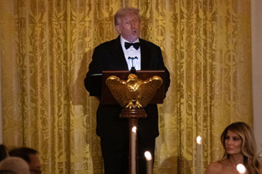 Претставници на ЕУ: Трамп доби часовник и златна прачка за да ги намали царините за Швајцарија