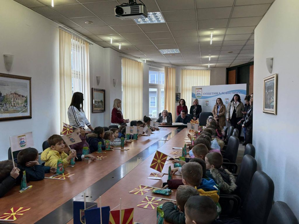 Традиционална честитка од дечињата во ЈОУДГ „Детска радост“ за Општинскиот празник – 7 Ноември