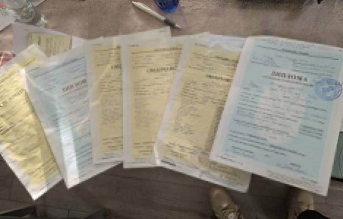 Уапсени 18 лица поради фалсификување документи во Србија, се штанцале и факултетски дипломи