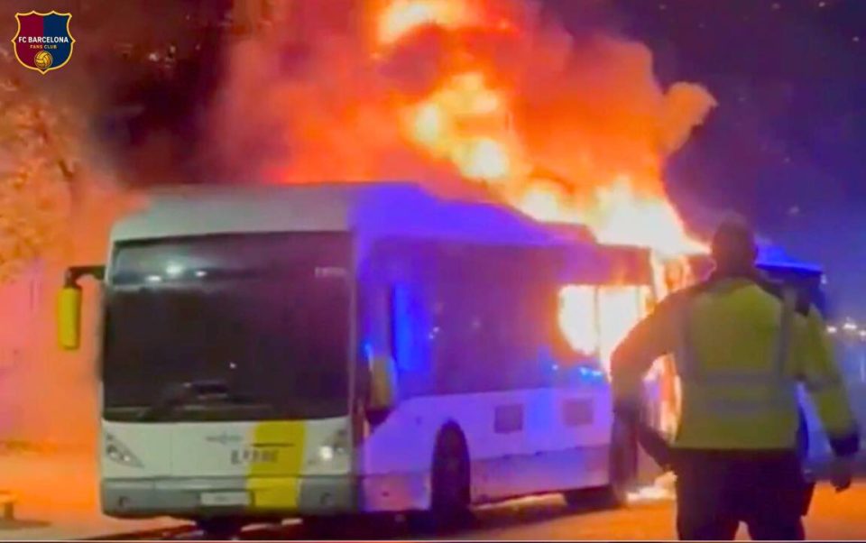 Пиротехника го запали автобус со навивачи на Барселона во Бриж
