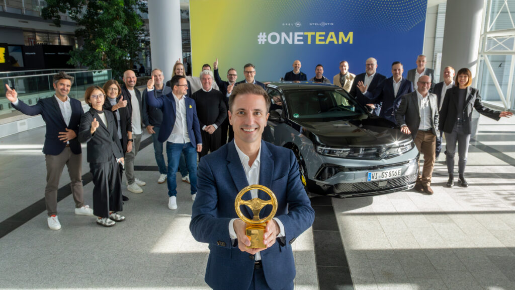 НОВАТА OPEL MOKKA GSE ЈА ОСВОИ НАГРАДАТА „ЗЛАТЕН УПРАВУВАЧ 2025“