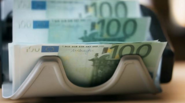 Негодувања во Косово: Минимална плата од 500 евра значи ризик од банкрот за многу компании