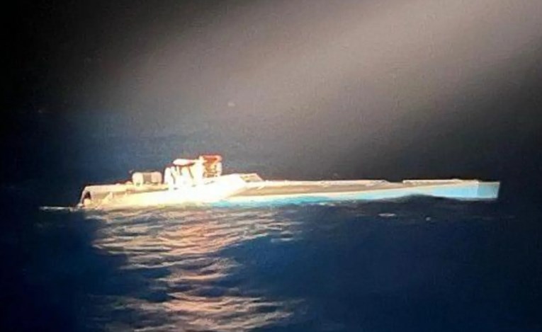 (Видео) Пресретната подморница што превезувала повеќе од 1,7 тони кокаин, пловела кон Европа