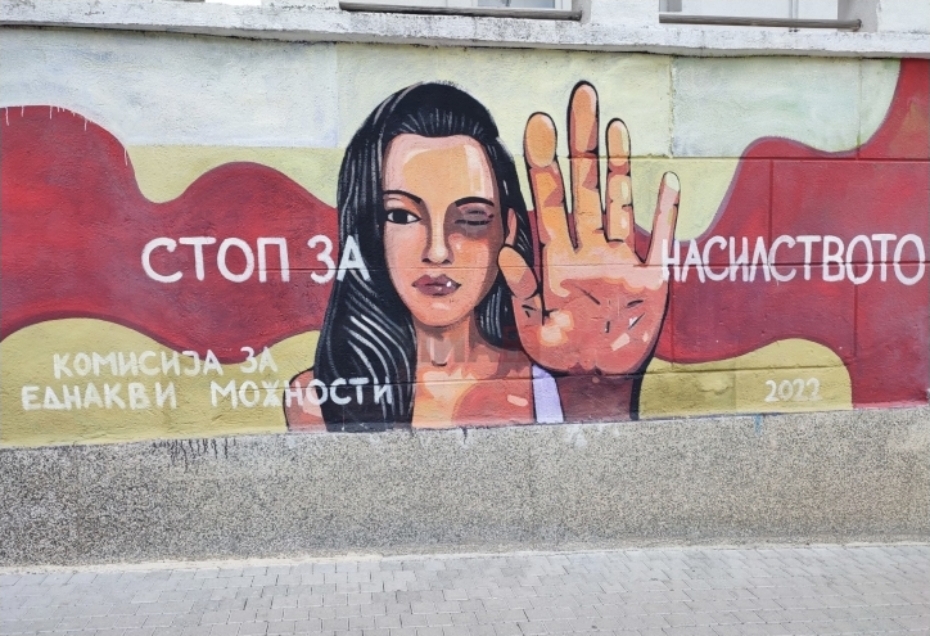 Девојка од Србија пријавила возач на такси во Скопје за допирање по телото и бакнување