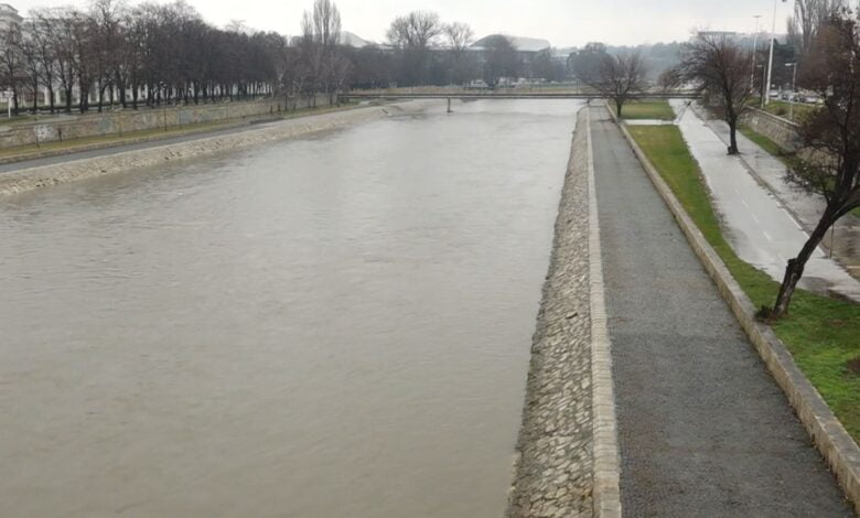 ЦУК: Се стабилизира состојбата со поплавите на одредени места