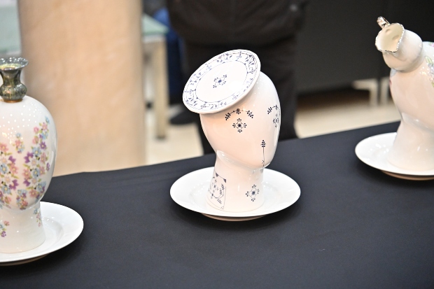 Велес блесна како „град на порцеланот“ со две извонредни изложби (ВИДЕО)