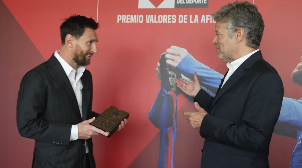 Меси доби награда и специјална порака од Барселона, не издржа и заплака! (ВИДЕО)