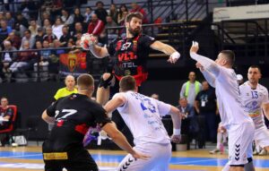 ВИСТИНСКО ДЕРБИ ВО „ЈАНЕ САНДАНСКИ“: Вардар со моќно второ полувреме го реши Алкалоид (ФОТОГАЛЕРИЈА)