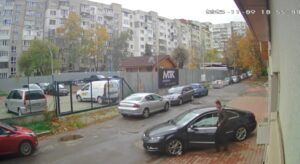 ВИДЕО: Лекар од Македонија прегази куче во Софија, виде дека е под тркалото и продолжи да вози преку него