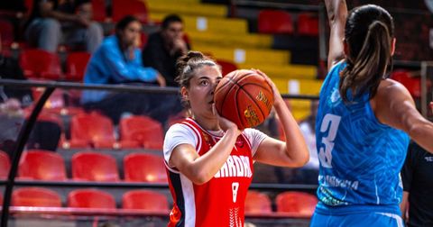 Нема повеќе непоразени во женската мак-кошарка, вардарки го надиграа Баскет Кам