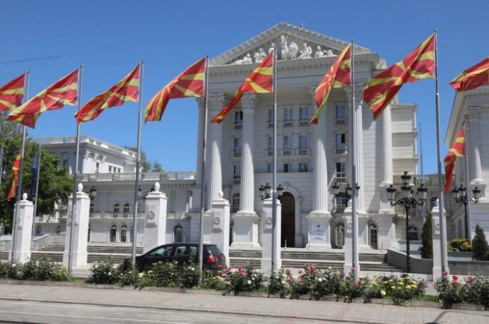 МИЦКОСКИ: Владата е стабилна, времето за политика и политиканство заврши, не чека многу работа, да засукаме ракави и да работиме