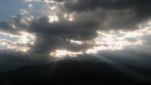 Денес стабилно, од утре врнежливо и постудено време