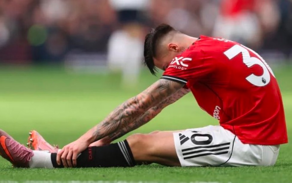 Манчестер јунајтед стравува за повредата на Бењамин Шешко